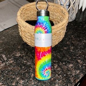 New 20oz tie dye swig water bottle